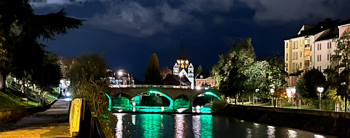 Brücke über die Mosel bei Nacht