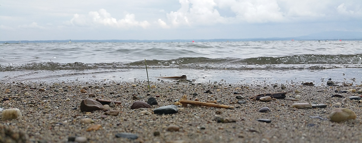 Strand mit leichten Wellen